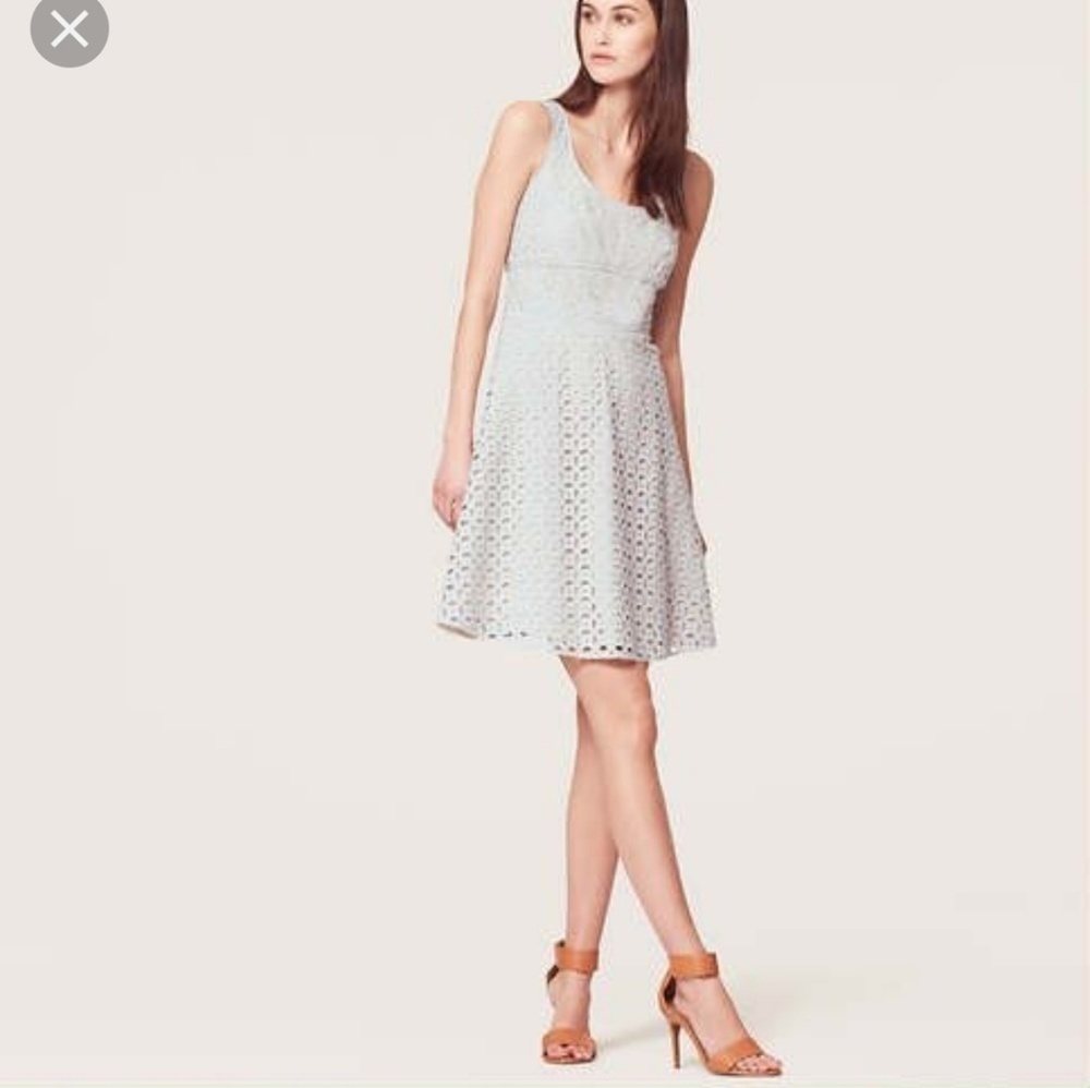 𝅺Ann Taylor Loft Eyelet Fit and Flare Baby Blue Lined Sleeveless Dress Size 6 - Picture 2 of 7